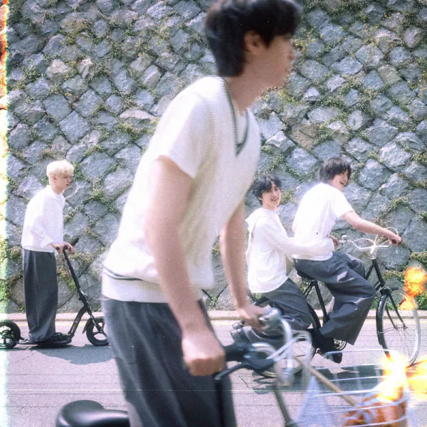 Cover for 너는 나를 시인으로 만들어 (Love Poem)